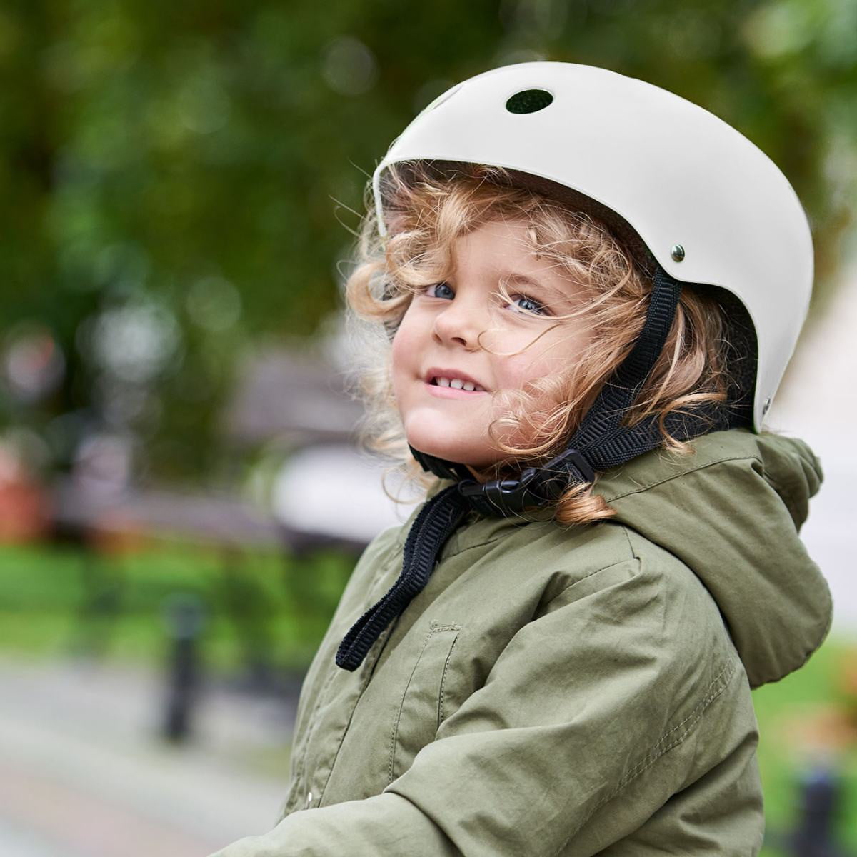 Capacete Kindekraft com Autocolantes