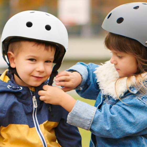 Capacete Kindekraft com Autocolantes