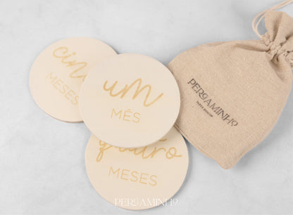 Milestones em Madeira Natural: Meses