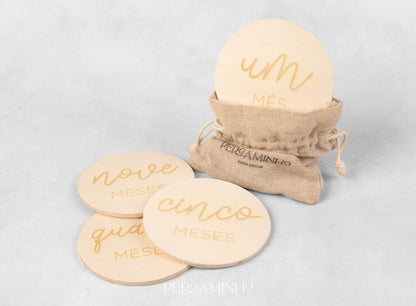Milestones em Madeira Natural: Meses