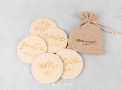 Milestones em Madeira Natural: Meses